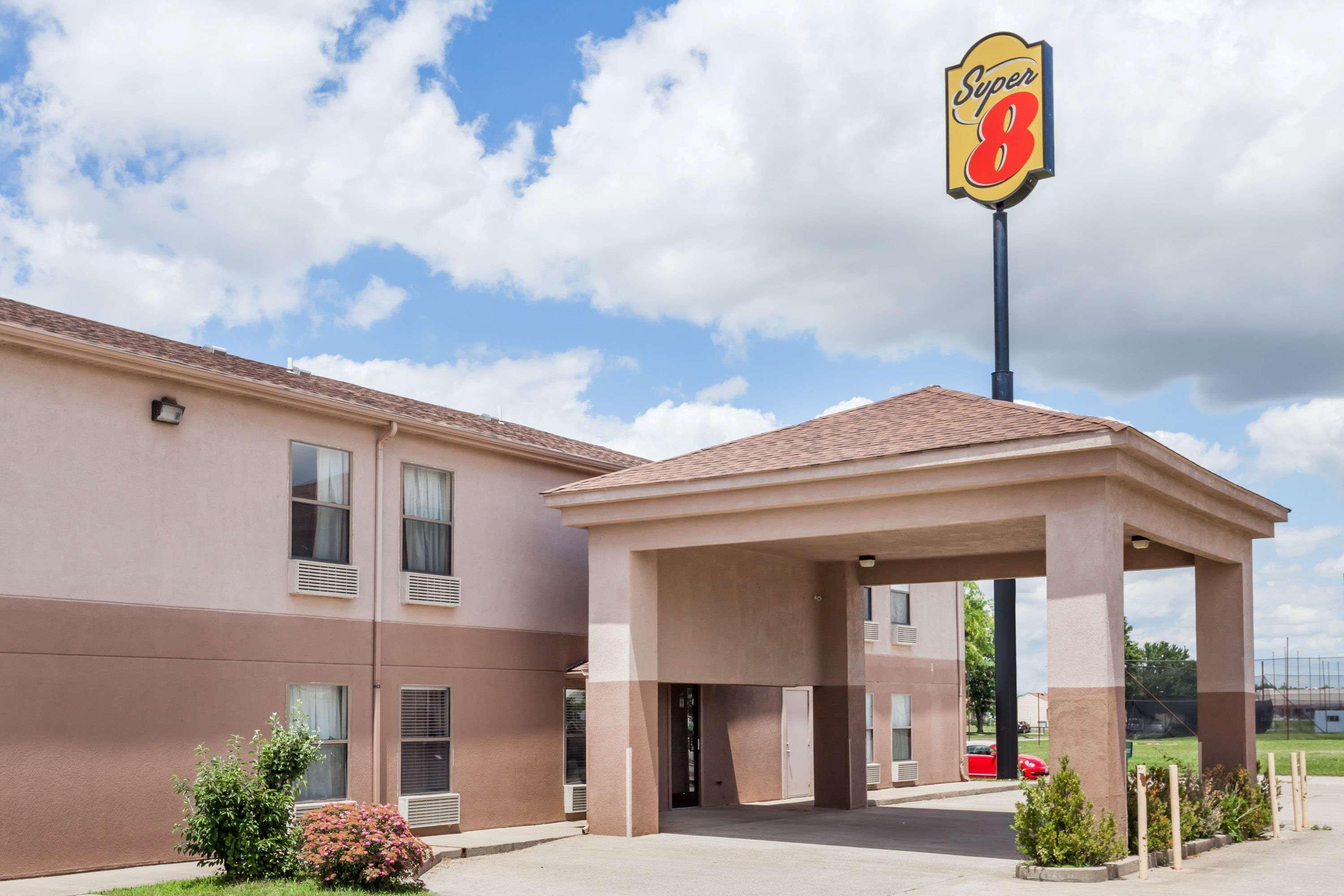 Hotel Super 8 By Wyndham Harrisburg Exterior foto